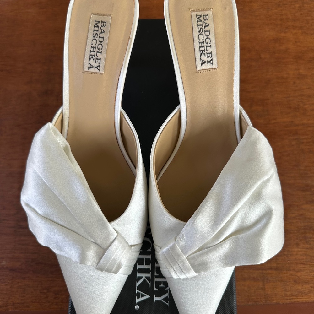 Badgley Mischka Alaya White Mules